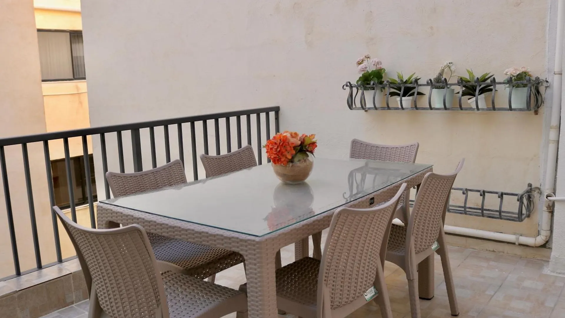 Homestay Convenient Location Double Bedroom Sliema