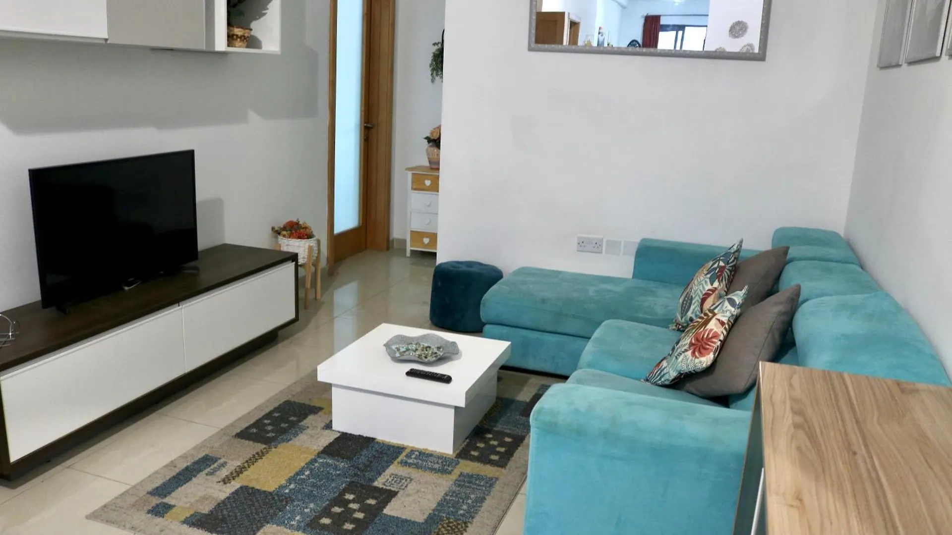 Convenient Location Double Bedroom Sliema